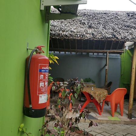 L&J Modern Backpackers Bnb Dar-es-Salaam Eksteriør bilde
