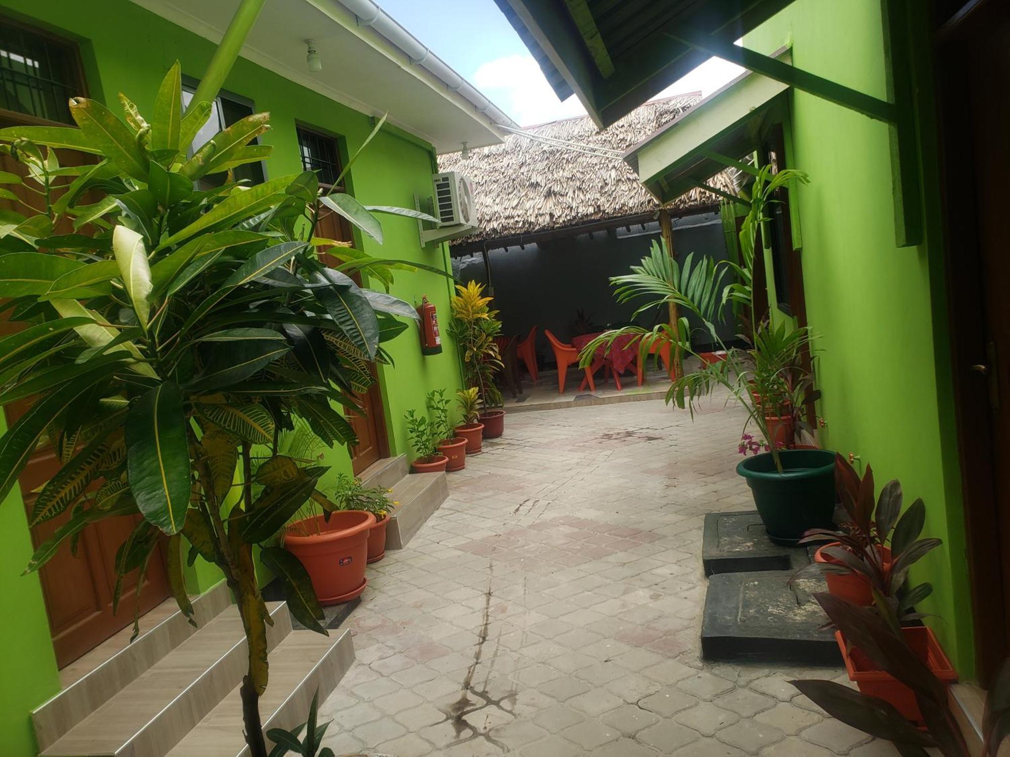 L&J Modern Backpackers Bnb Dar-es-Salaam Eksteriør bilde