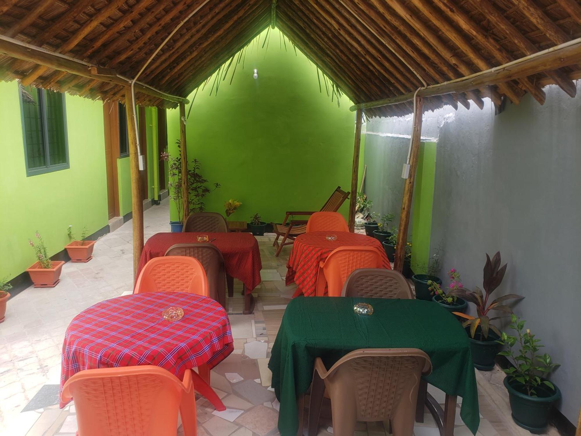 L&J Modern Backpackers Bnb Dar-es-Salaam Eksteriør bilde