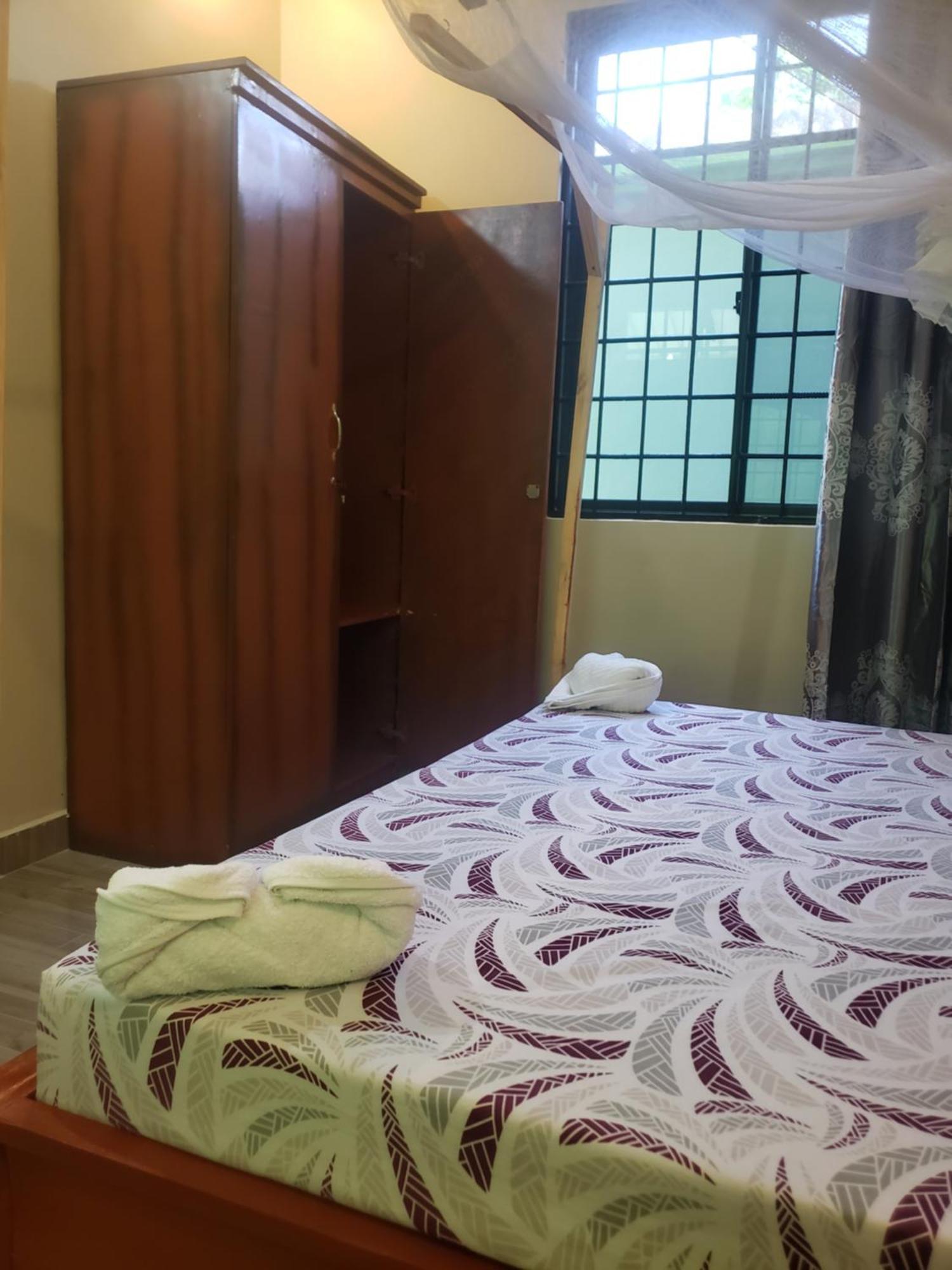 L&J Modern Backpackers Bnb Dar-es-Salaam Eksteriør bilde
