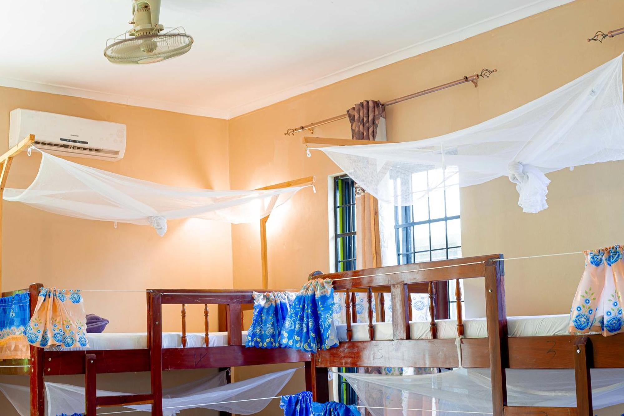 L&J Modern Backpackers Bnb Dar-es-Salaam Eksteriør bilde