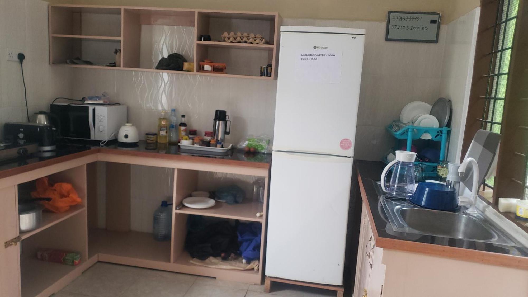 L&J Modern Backpackers Bnb Dar-es-Salaam Eksteriør bilde