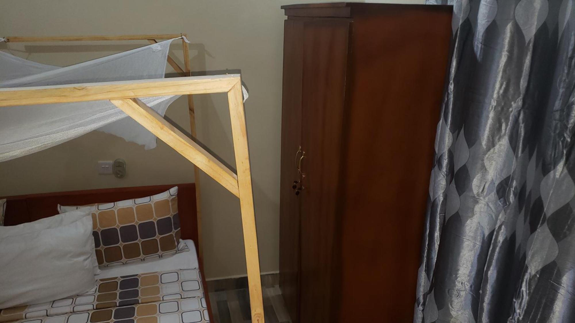 L&J Modern Backpackers Bnb Dar-es-Salaam Eksteriør bilde
