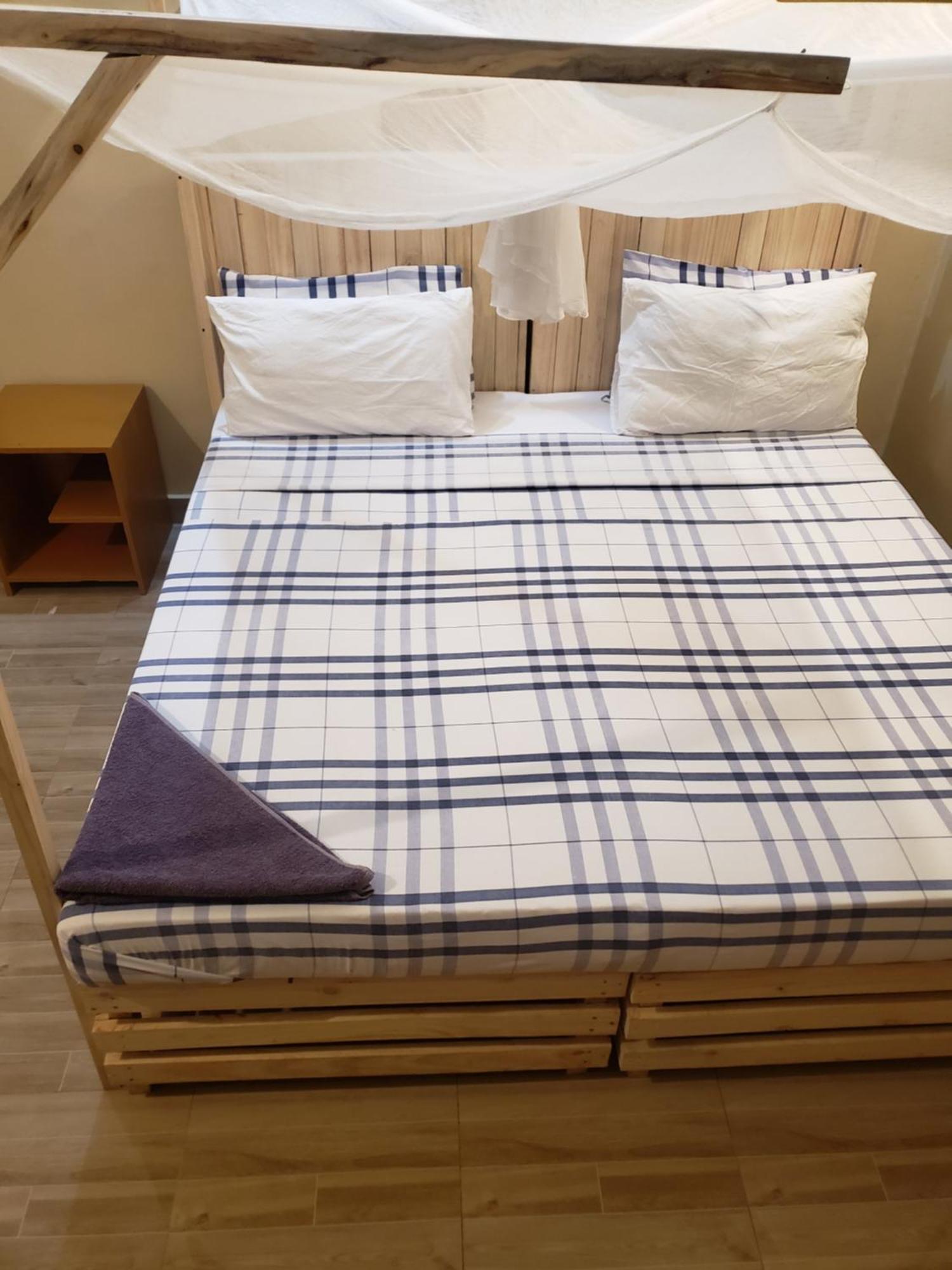 L&J Modern Backpackers Bnb Dar-es-Salaam Eksteriør bilde