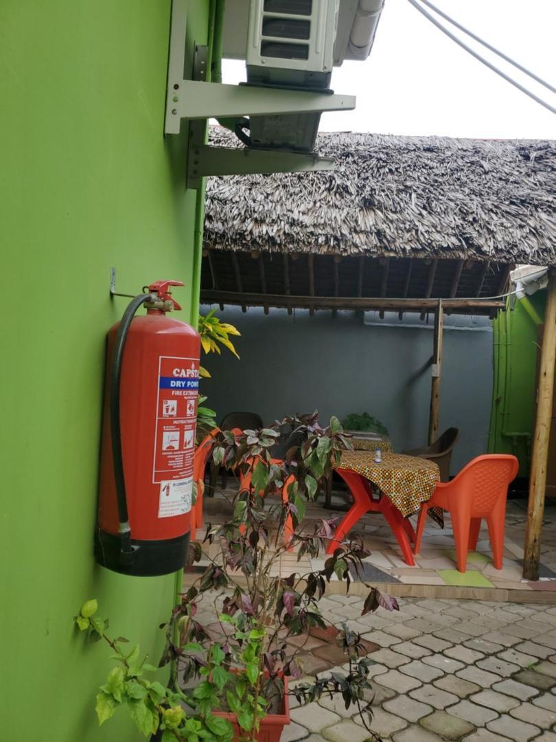 L&J Modern Backpackers Bnb Dar-es-Salaam Eksteriør bilde